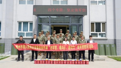 真情跨越六千里，揚(yáng)子江藥業(yè)集團(tuán)赴新疆慰問泰州籍官兵